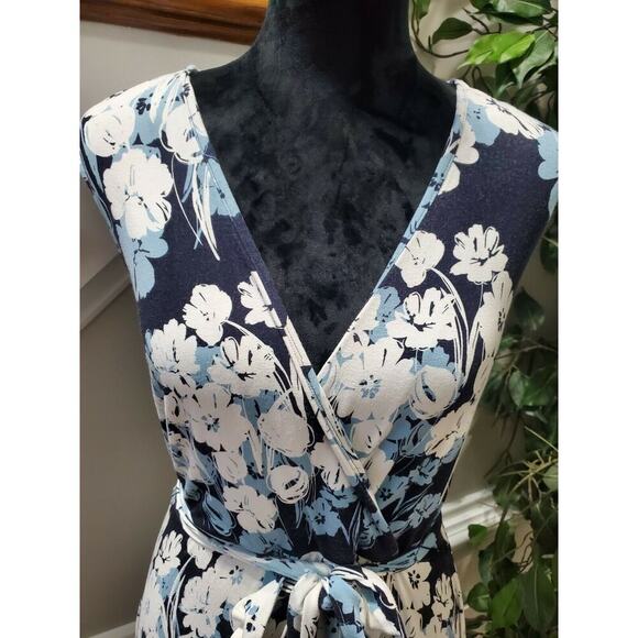 Ann Taylor Women White & Blue Rayon Sleeveless V-Neck Knee Length Dress Size 8P - Picture 5 of 10